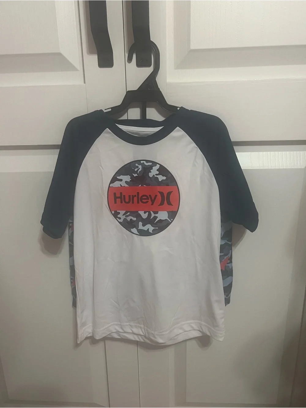 Hurley White & Black Raglan Tee/Swim trunks Set with Red Camo Logo